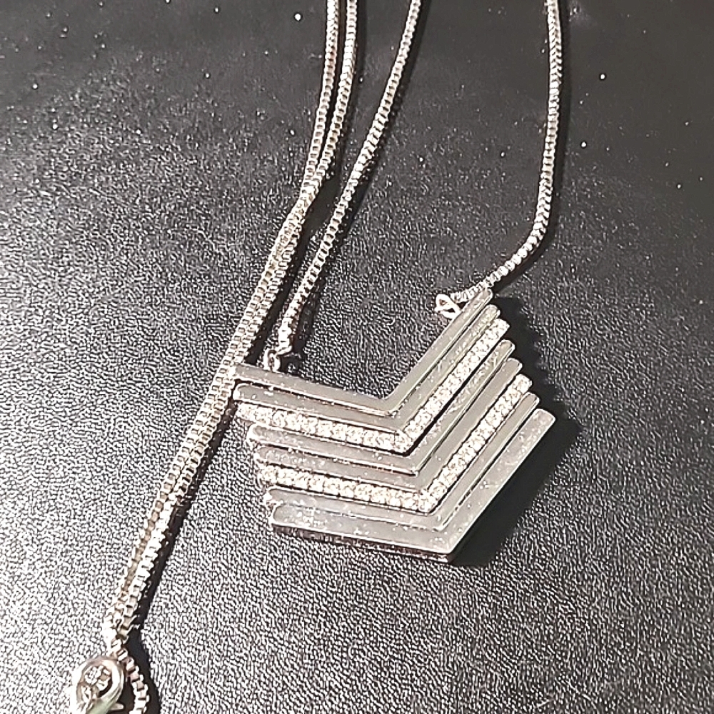 Stylish Silver Toned Chevron Necklace With Rhinestones